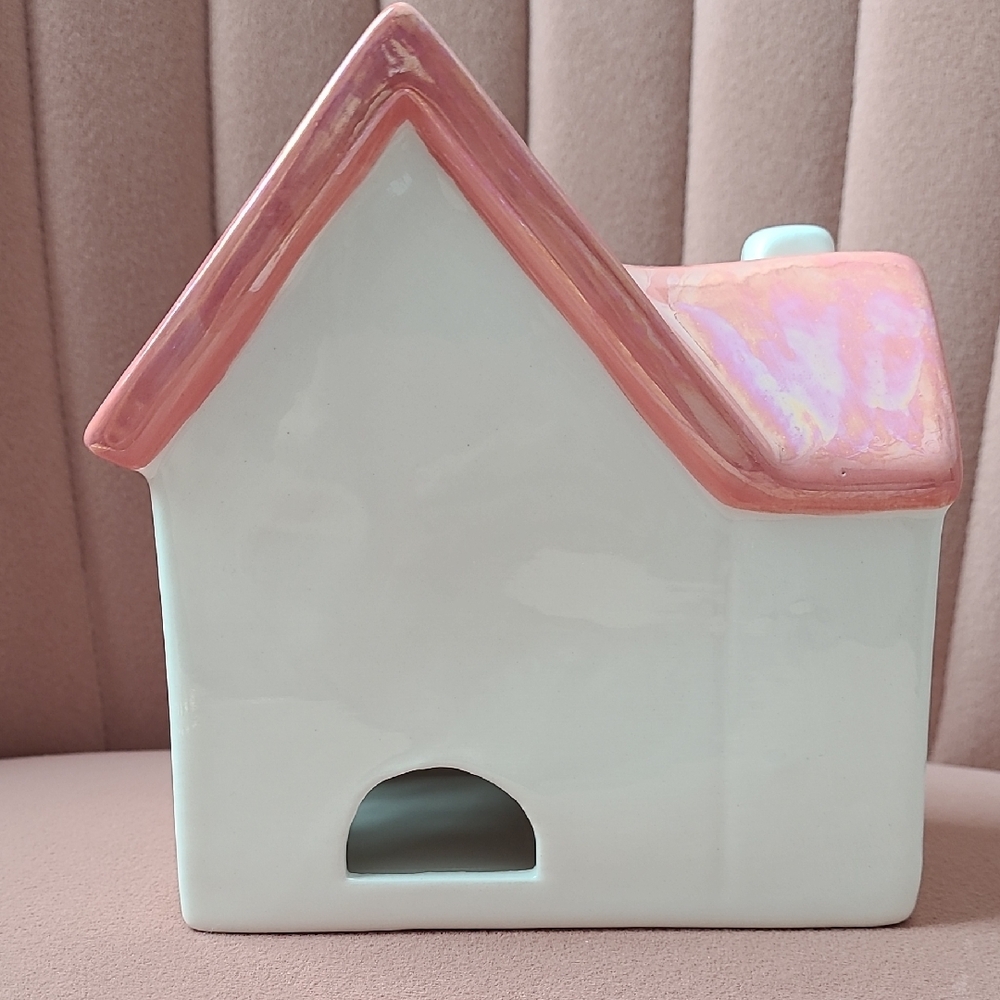 Ceramic House - Picture 3 of 12